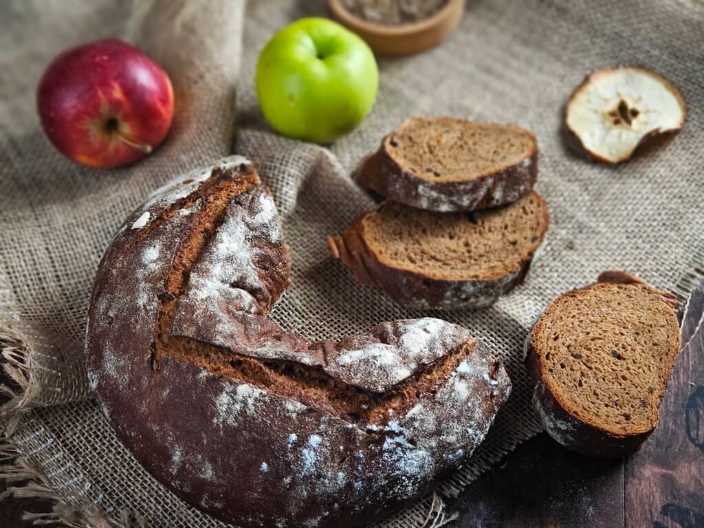 Рецепт Хлеб с тмином и яблоком  - сборник рецептов Lesaffre
